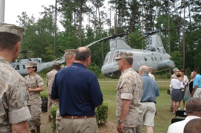 Gen_Milstead_and_others_at_Memorial_small.jpg